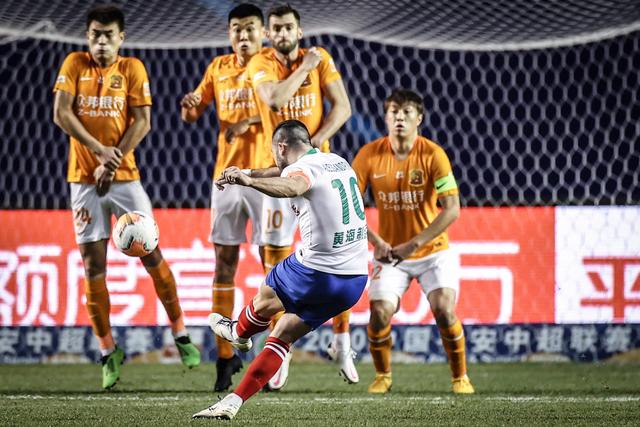 拉莫斯首球助米兰2-0取胜升至榜首